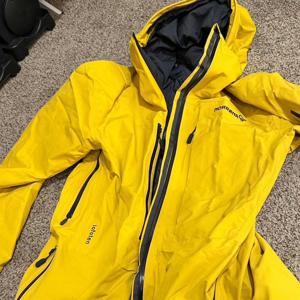 Norrona lofoten ski jacket